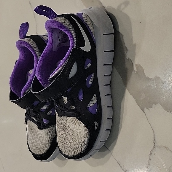 Nike Athletic Shoes - Picture 2 of 4